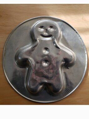 EUC vintage gingerbread man cake pan